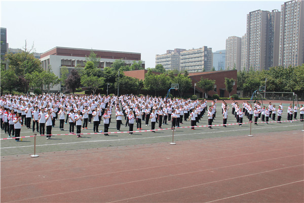 “春暖花开·阳光运动”成都七中初中学校第十届趣味运动会